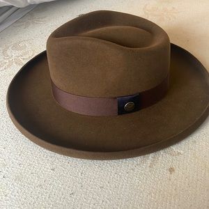 New Goorin Bros hat rarely worn but absolutely loved this hat.